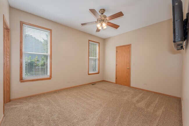 Building Photo - 1065 Red Clover Dr