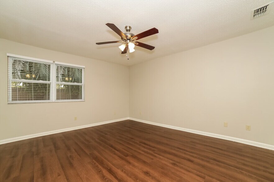 Building Photo - 10533 Docksider Dr E