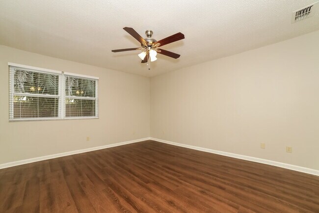 Building Photo - 10533 Docksider Dr E