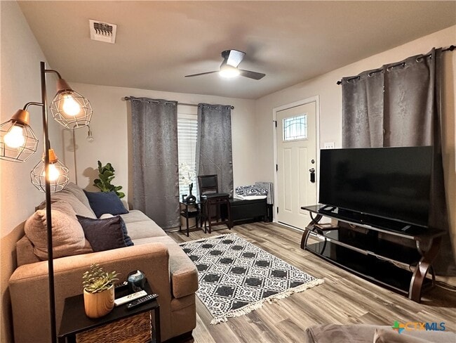 Building Photo - 511 McKie St