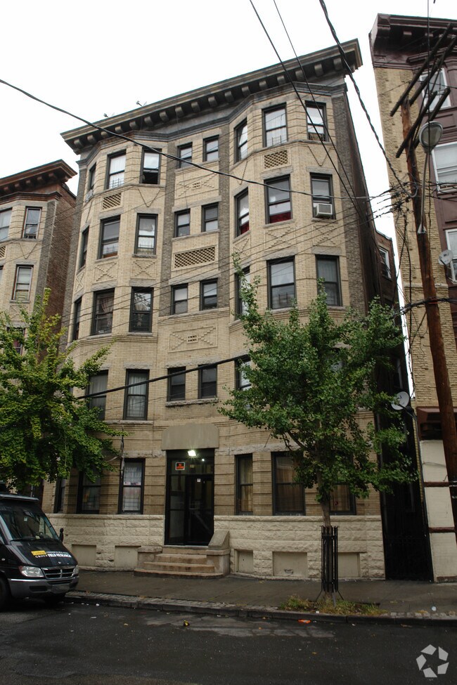 Building Photo - 21 Lawrence St