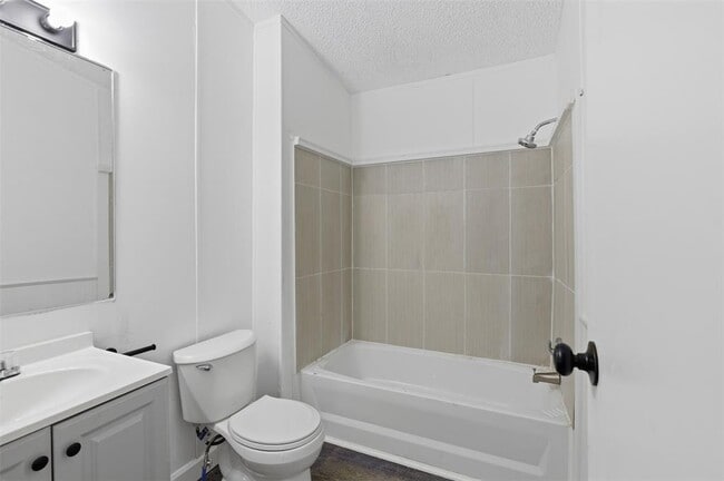Building Photo - 376 Rae Ln