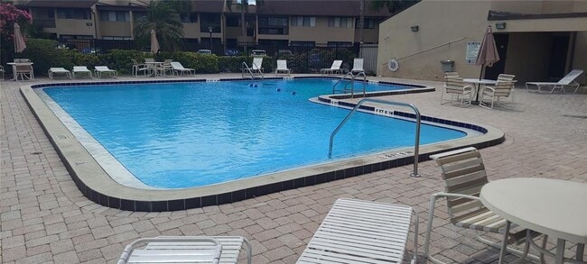 Building Photo - 890 N Village Dr