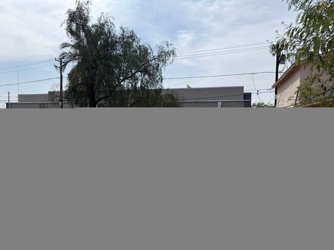 Building Photo - 710 S 1st St