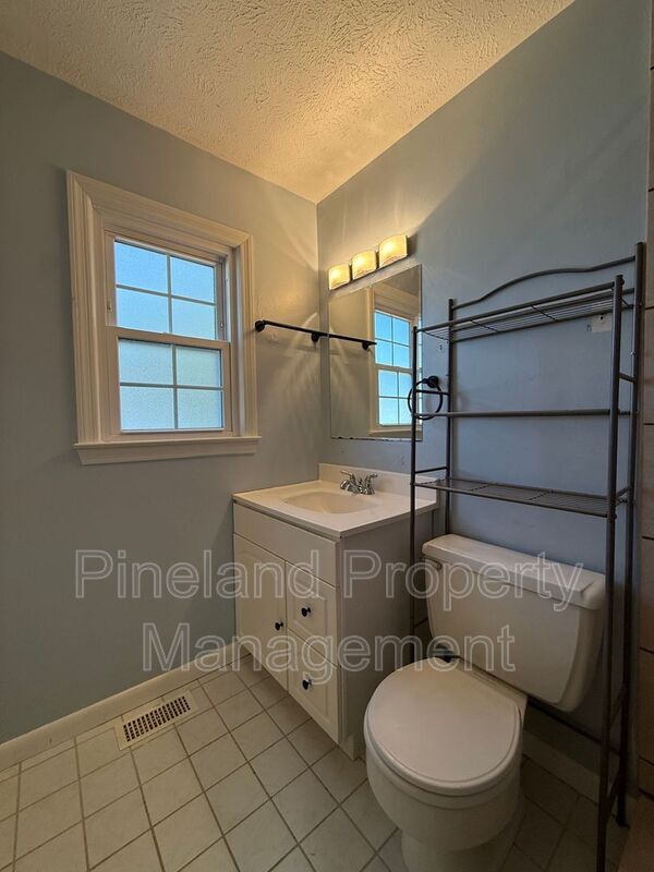 Building Photo - 1521 Paisley Ave