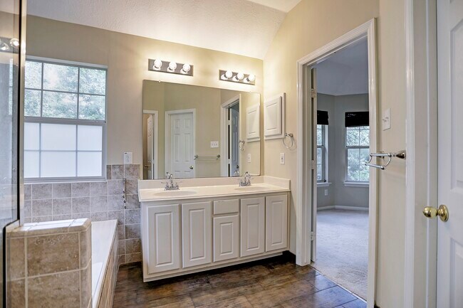 Building Photo - 147 N Willow Point Cir