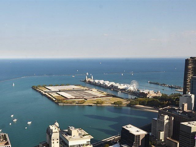 Building Photo - 175 E Delaware Pl