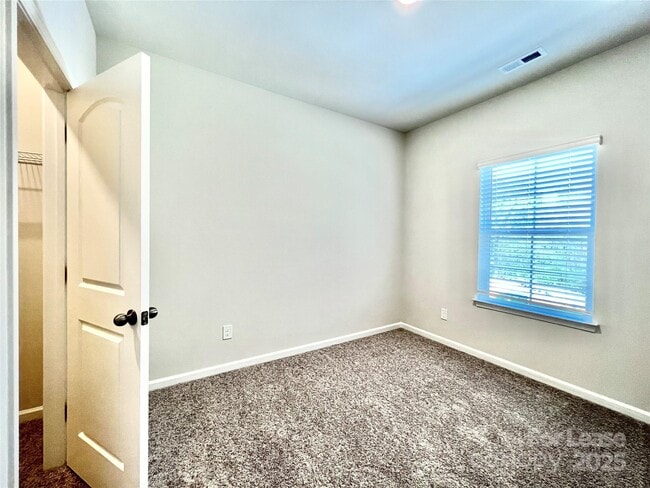 Building Photo - 15022 Camus Ct