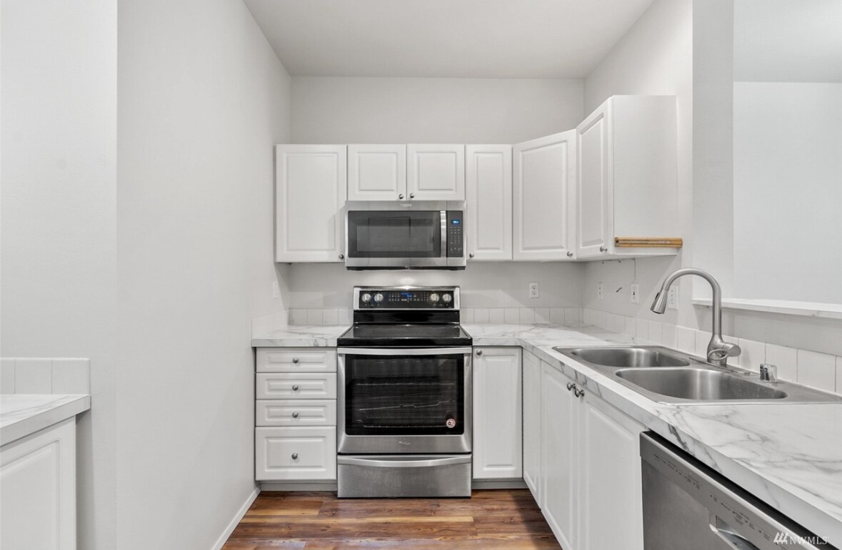 Building Photo - 12712 Admiralty Way