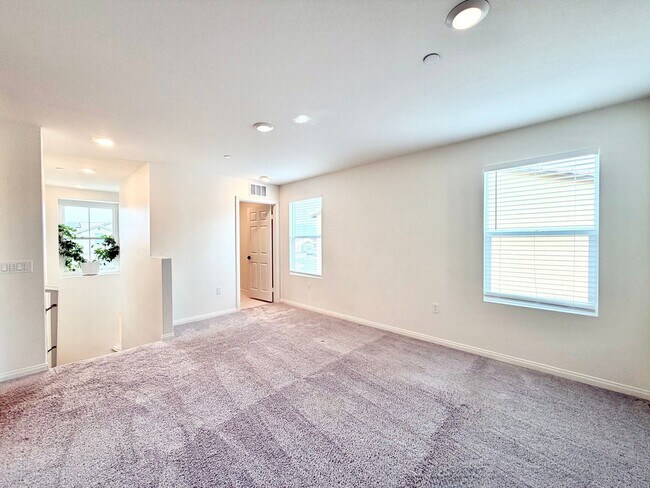 Building Photo - Move-In Ready 3 Bedroom 2.5 Bathroom Home with Loft, SOLAR & Modern Upgrades