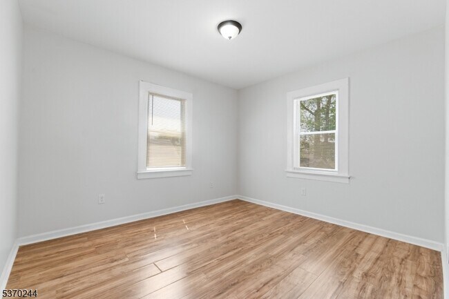 Building Photo - 357 Nesbit Terrace