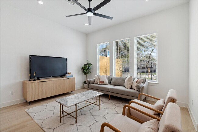 Building Photo - 6528 Weston St