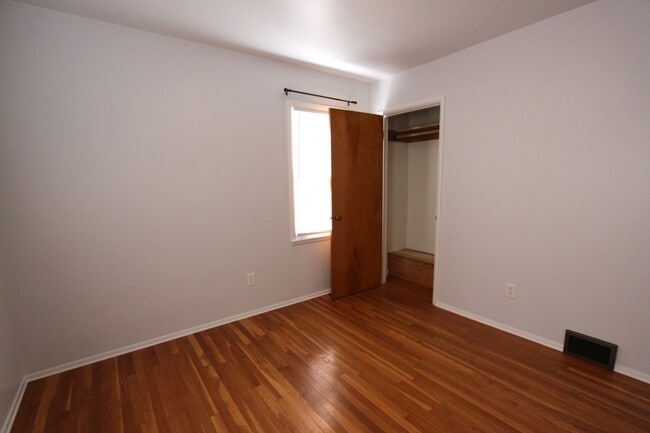 Building Photo - 1 Hubbard Ln