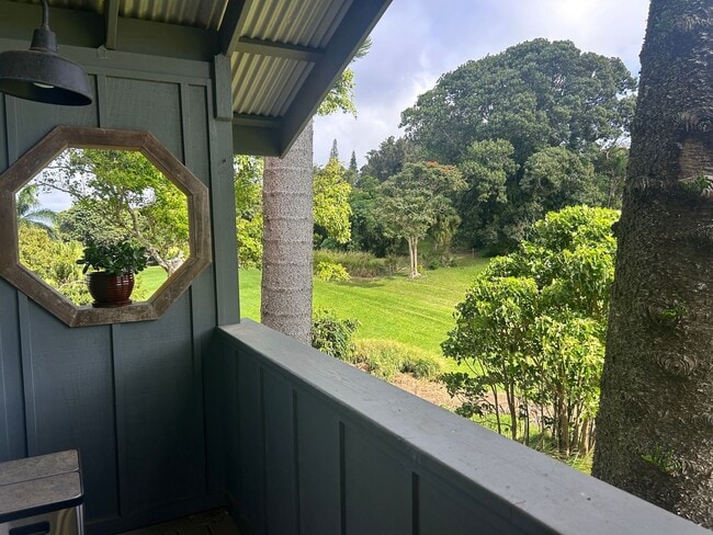 Building Photo - Furnished Luxury Ocean-View Studio | Hawi | Fiber + W/D