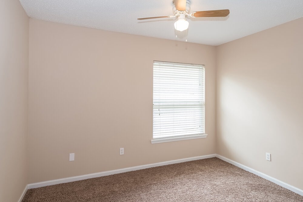 Building Photo - 8137 Leafcrest Dr