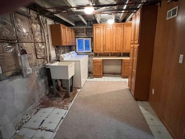 Building Photo - Cozy 2 Bedroom Home Nestled Between Greenlake and the Woodland Park Zoo