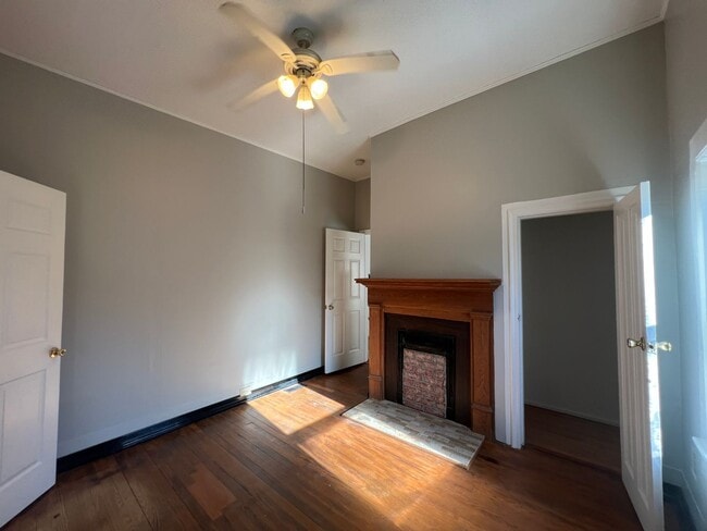 Building Photo - AVAILABLE TO SHOW!!!
