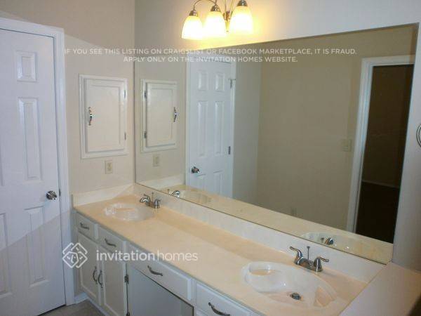 Building Photo - 1257 Moorfield Trce NW
