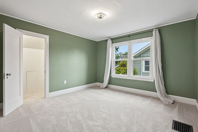 Building Photo - Classic Portland Charm + Modern Comfort in...