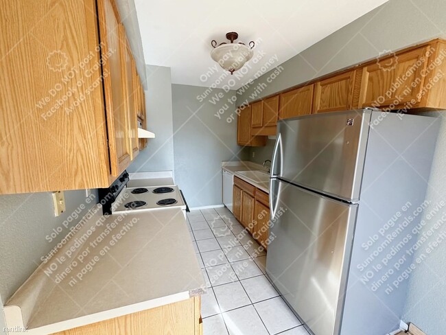 Building Photo - 2 br, 1.5 bath Condo - 2338 W Lindner Ave ...