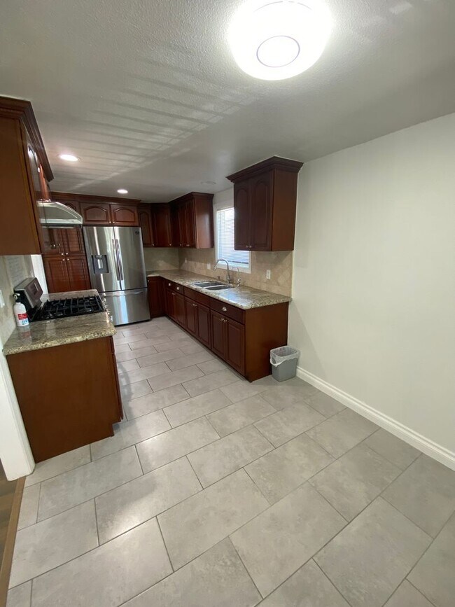 Building Photo - Remodeled 4 Bedroom Norwalk House For Rent with AC!