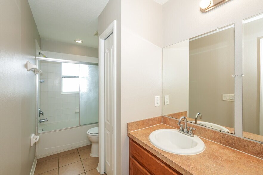 Building Photo - 8226 Summer Wood Ln