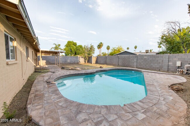 Building Photo - 1887 E Watson Dr