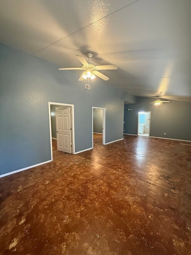 Building Photo - Spacious 4BR/3BA Home on Redmond Street – COMMERCIAL STYLE KITCHEN - Port Charlotte-$500 FIVE HUN...