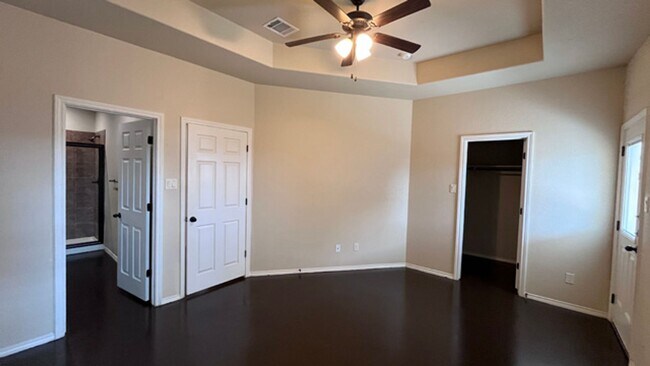 Building Photo - Granite Counters, High Ceilings & More – S...