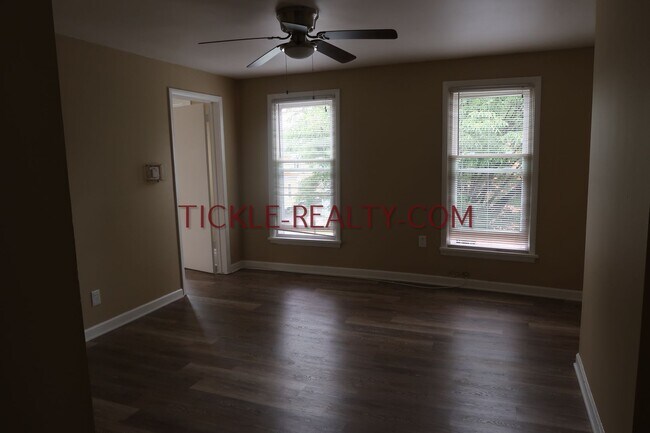 Building Photo - 164-166-166 Meigs St