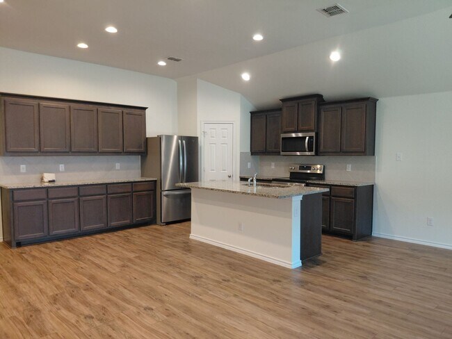 Building Photo - 4/2/3 located within 3 miles of Weatherford High School