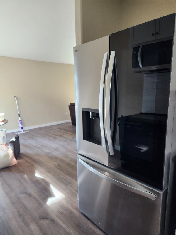 Building Photo - 974 SE Roberts Ave