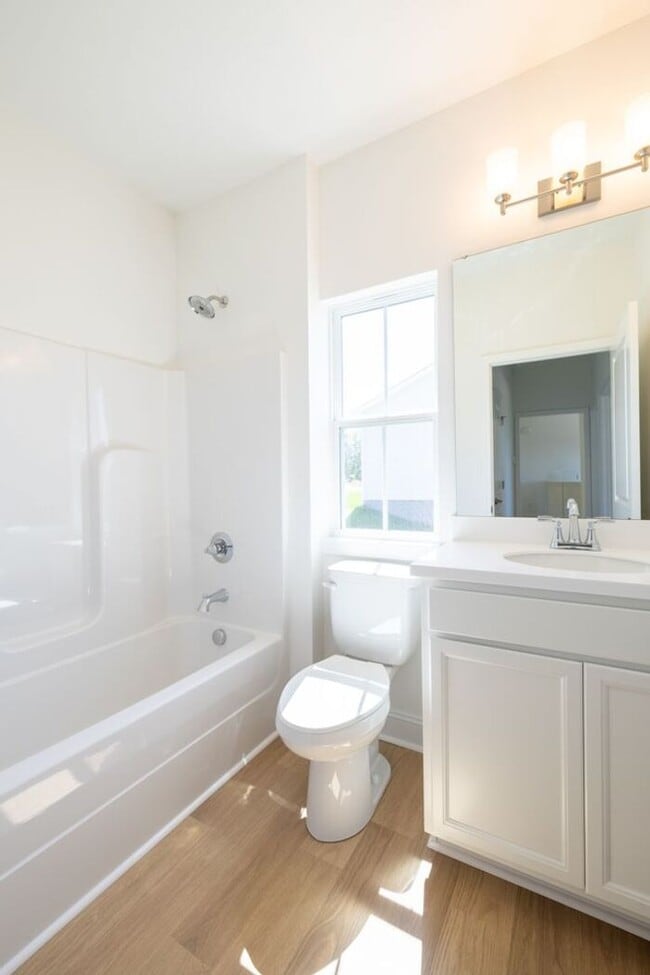 Building Photo - Stunning 4-Bed, 3-Bath Home with 2-Car Garage- ONE MONTH FREE RENT Move-In Special!