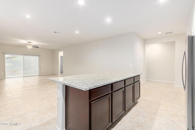 Building Photo - 1810 W Pinkley Ave