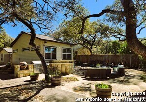 Building Photo - 9810 Park Dr