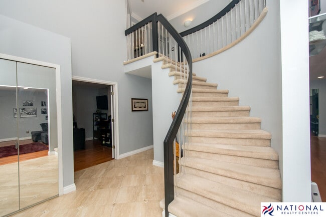 Building Photo - 37709 Glengrove Dr