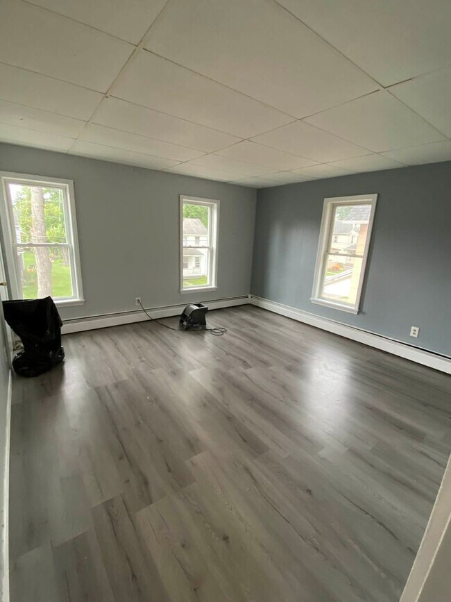 Building Photo - 427 3rd Ave