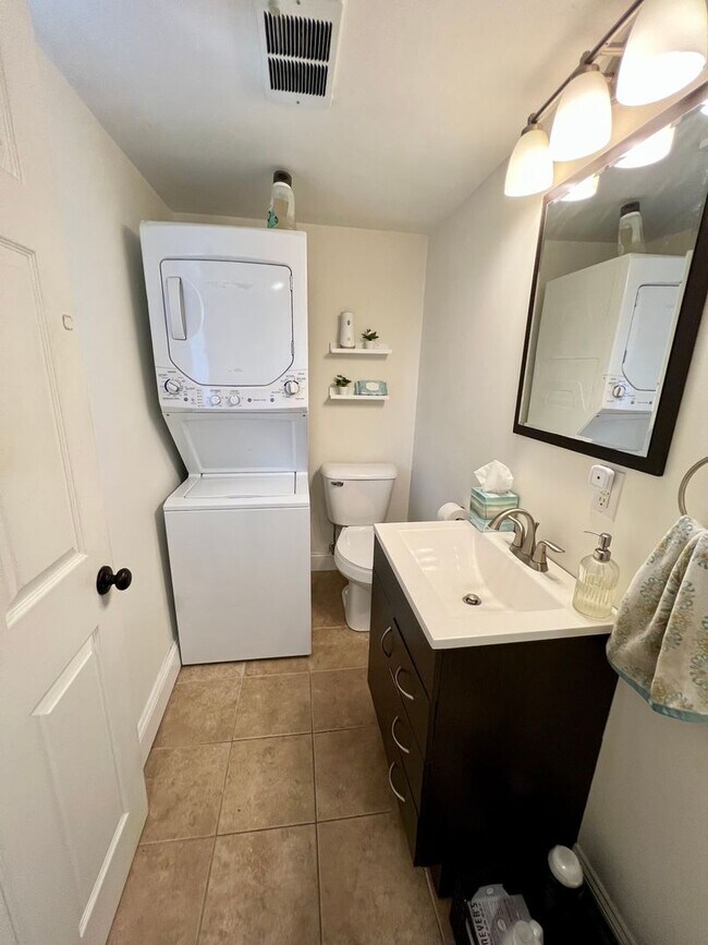 Building Photo - Beautiful 2-Bedroom Townhouse in Francisvi...