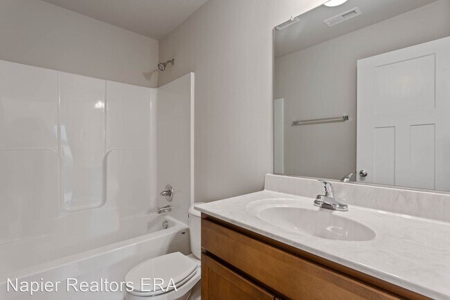 Building Photo - 3 br, 2 bath House - 24802A and 24802B Cox...