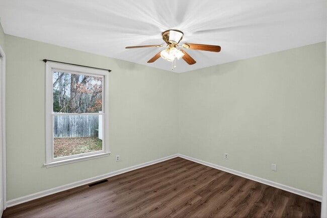 Building Photo - 40077 Big Chestnut Rd