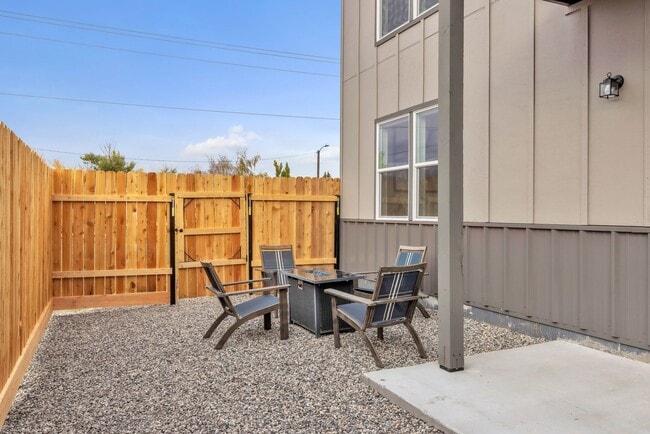 Building Photo - New Construction! Free first month rent