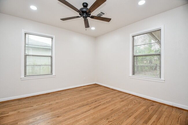 Building Photo - 1619 Viking Dr