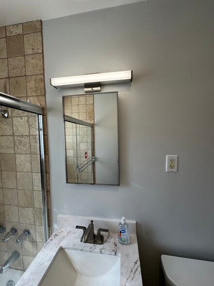 Vanity, Mirror and light - 5943 Tujunga Ave
