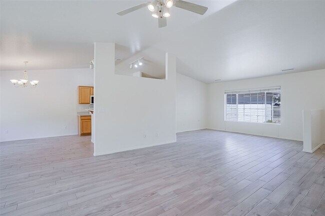 Building Photo - 3 Bedroom, 2 Bath, 2 Car Garage For Rent in Prescott!