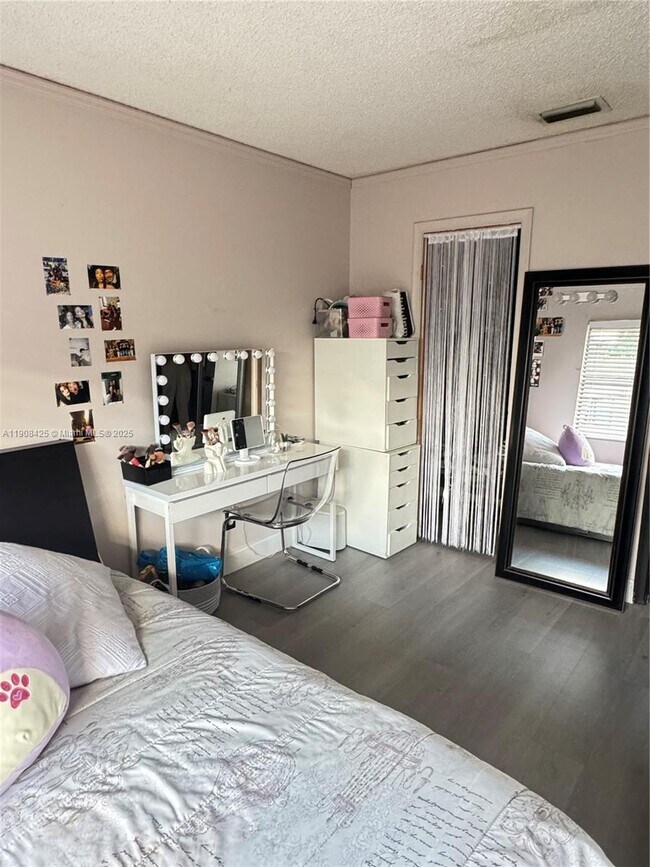 Building Photo - 9986 Royal Palm Blvd