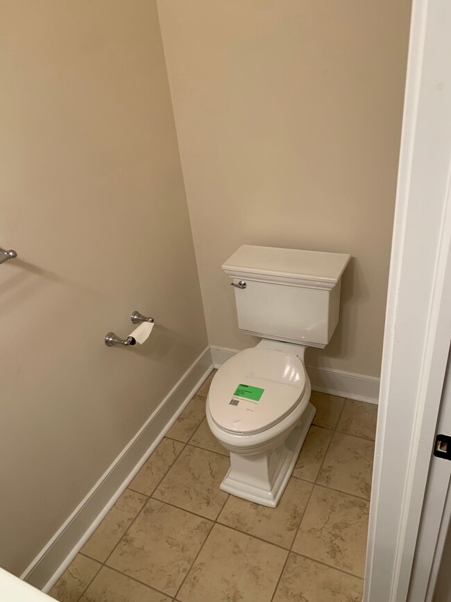 Building Photo - Beautiful 2 Bedroom