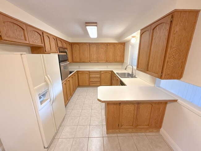 Building Photo - 3 Bedroom, 2.5 Bath House