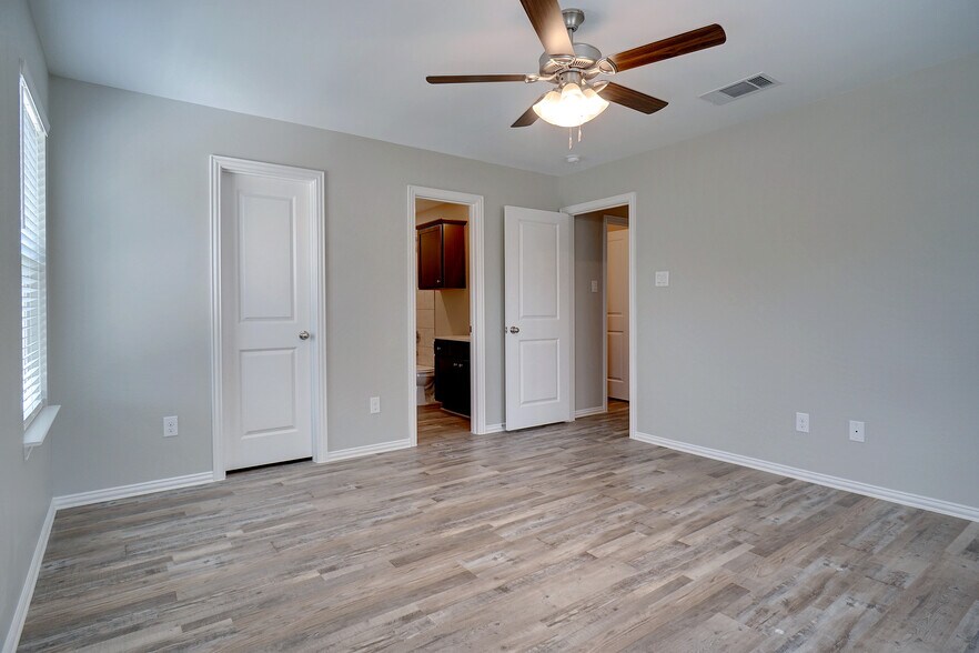 Master Bedroom - 1921 S Jennings Ave