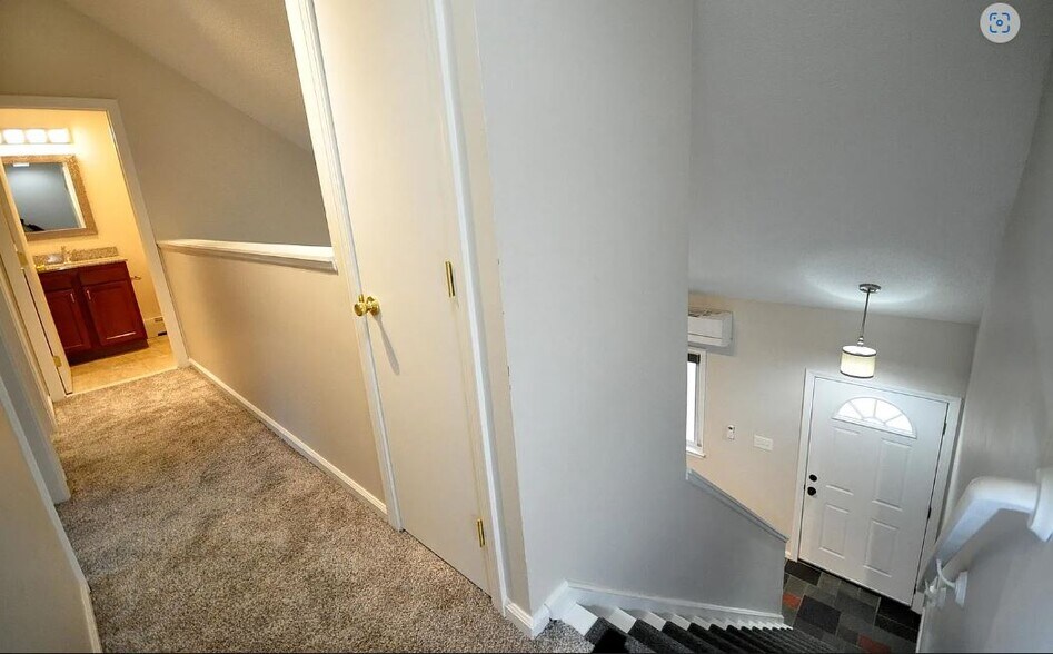 Building Photo - 1700 Farmington Ave