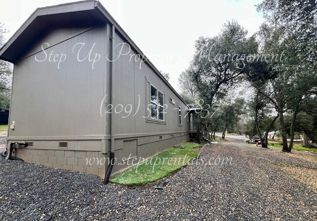 Building Photo - Charming 2 Bedroom 2 Full Bathroom Home Of...